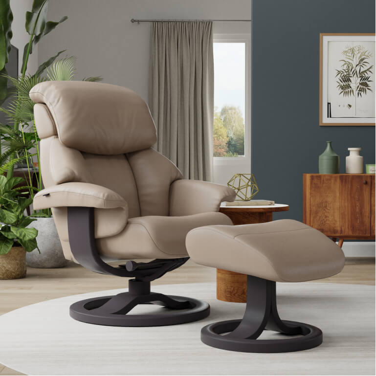 3D rendering of leather chair in living room template made with imagine.io