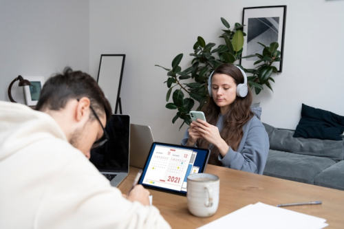 How Furniture Retailers Are Using AR to Support Hybrid Sales Models