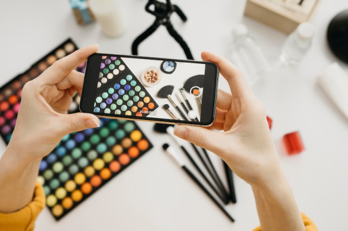 Instagram Carousels as a Tool for Showcasing Color and Texture Variations